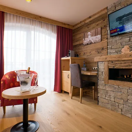 Kohlerhof - 4 Star Wellness & Active ホテル フューゲン